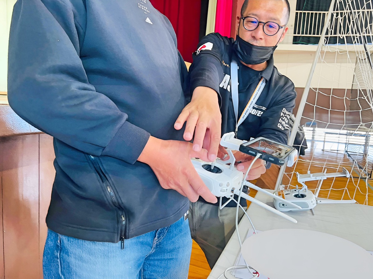 入力の仕方などデリケートな操舵と指の扱いをレクチャー