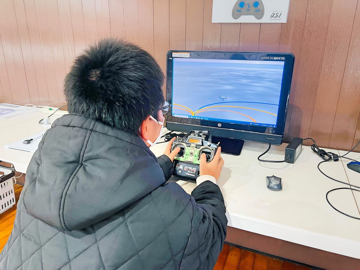 左右スティックの使い方を習得。まずは慣れる事から