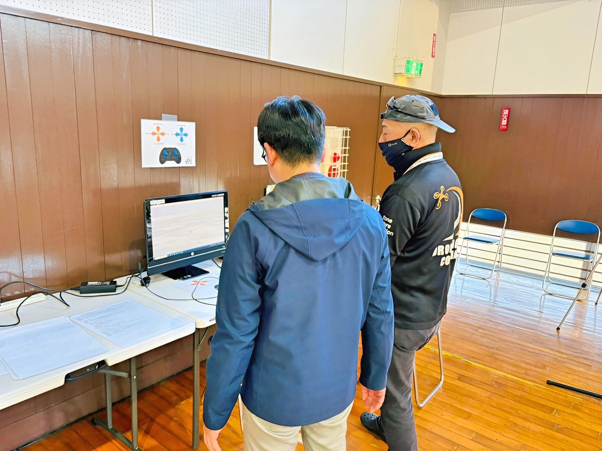 操舵入力を手解き。コツを掴むまでが難しいようです