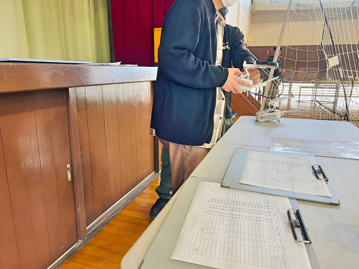 初日は基本飛行から。離陸前口述からホバリング、十時飛行へ