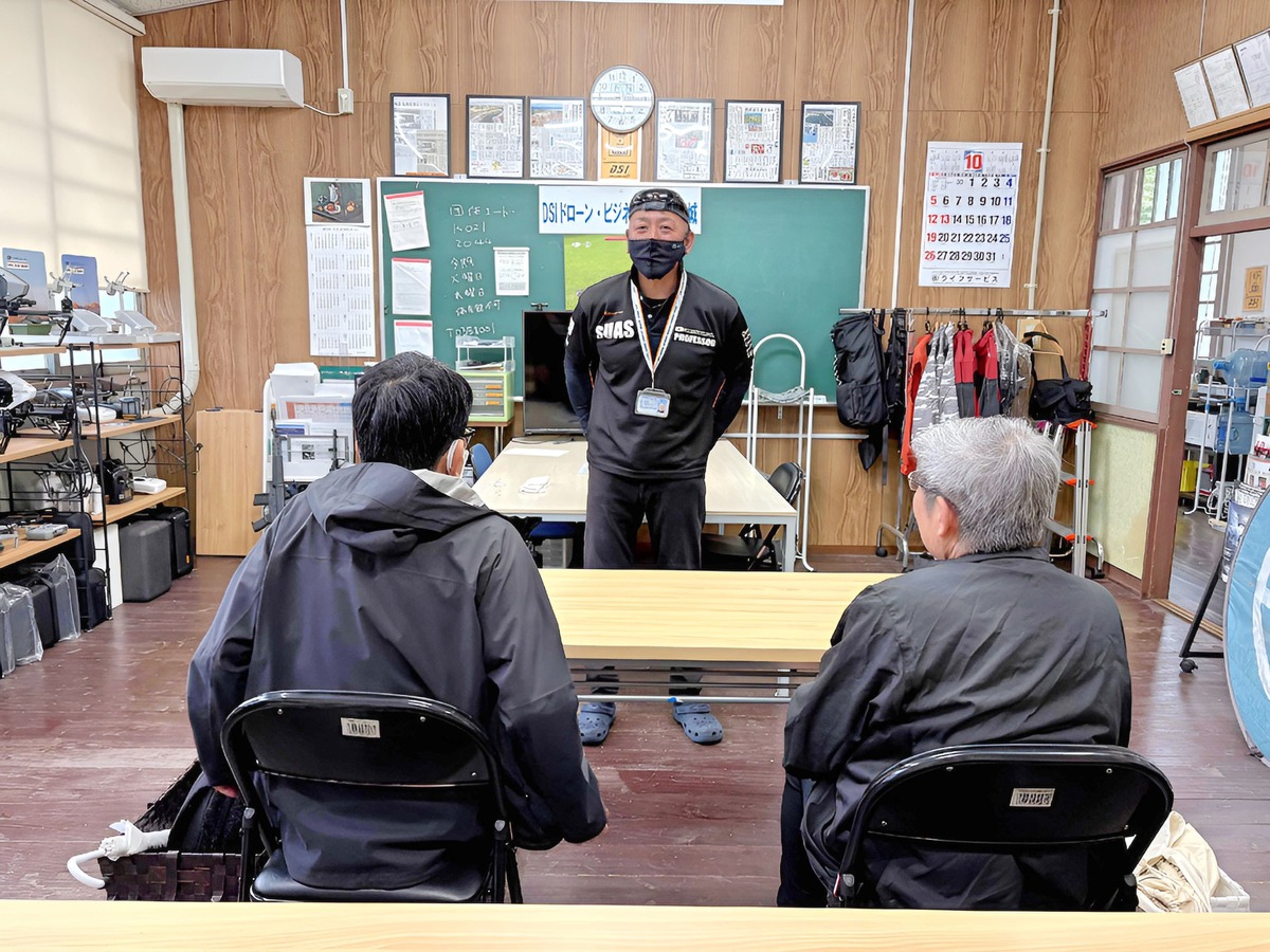 飛行前ブリーフィング。各自課題、留意事項など確認