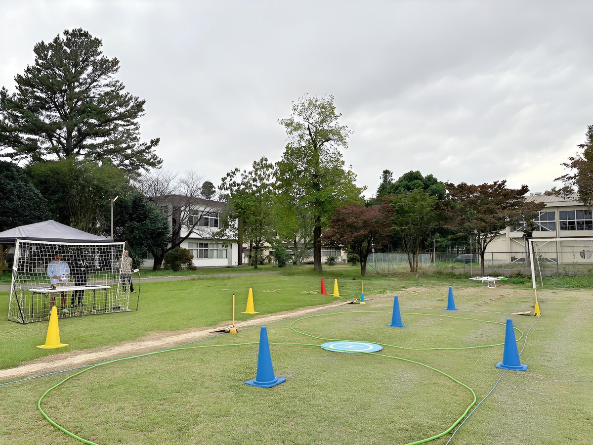 「実技審査」高度1.5m8の字飛行及び緊急着陸