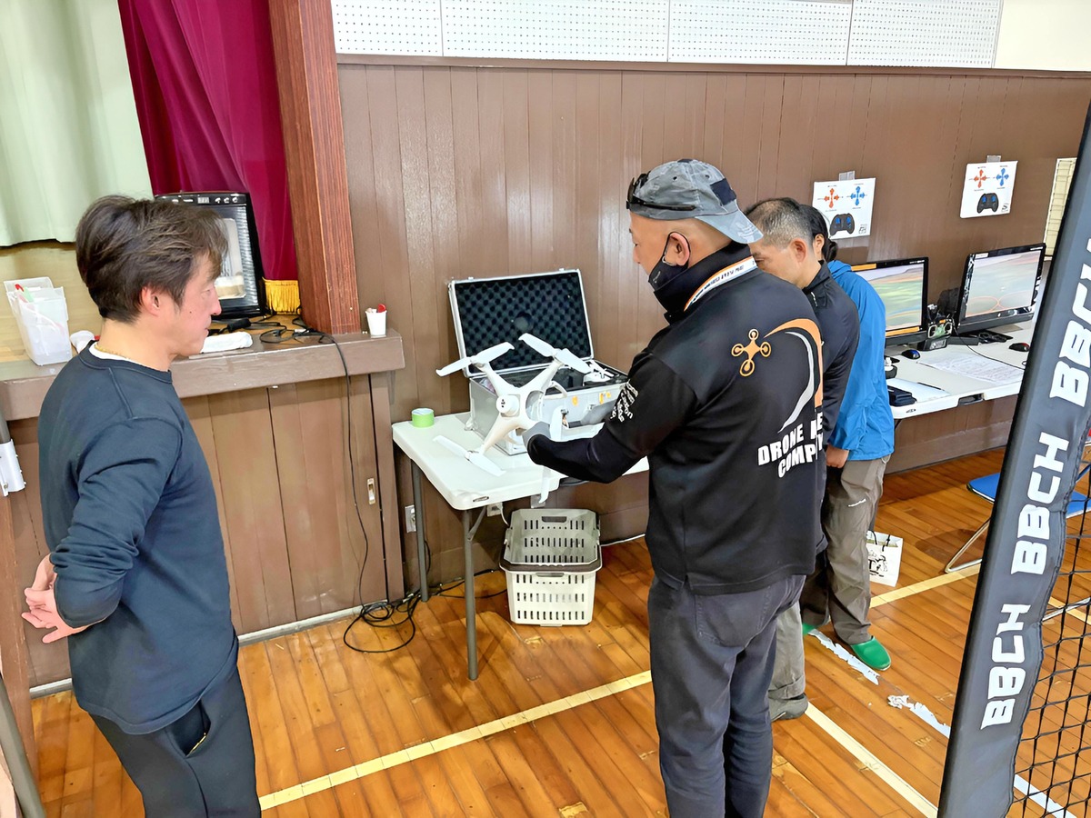 ドローンの機動力を解説。飛ぶ原理から仕組みまで