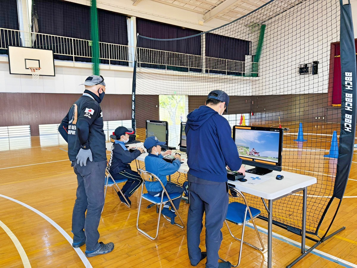 川口は説明とシュミレーター担当。楽してる訳では..