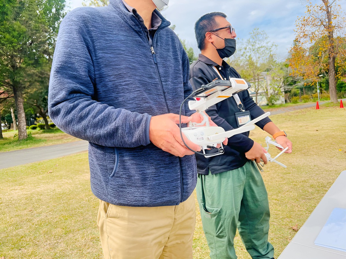 Uさんは当て舵に苦戦中。風速の中ホバリングはむず