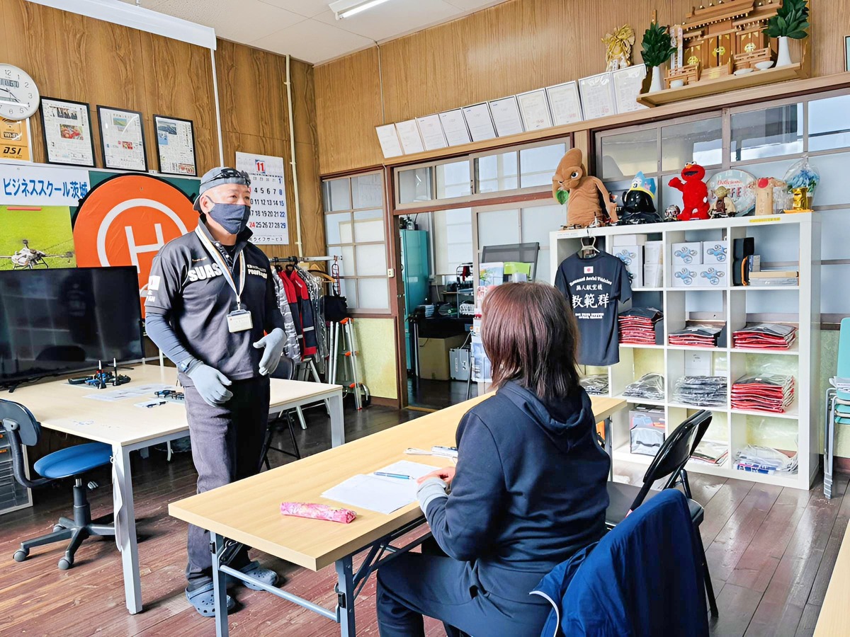 飛行訓練前ブリーフィング。課題と修検について説明