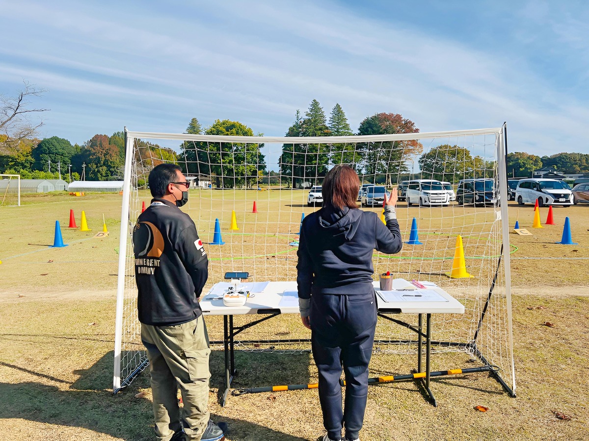 6方向目視安全確認。周囲を直視し飛行に危険かないか