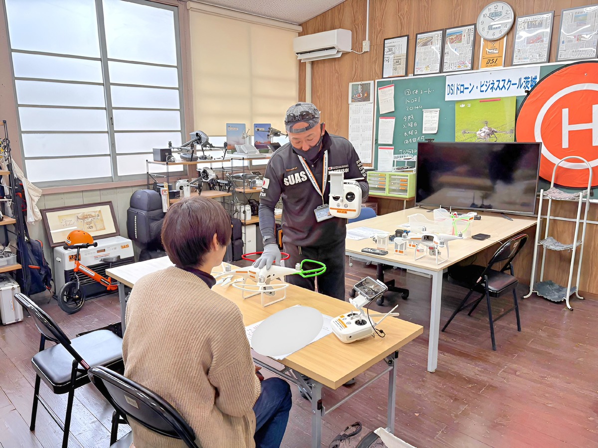 初日はドローン特性やその性能など多岐に渡る学習