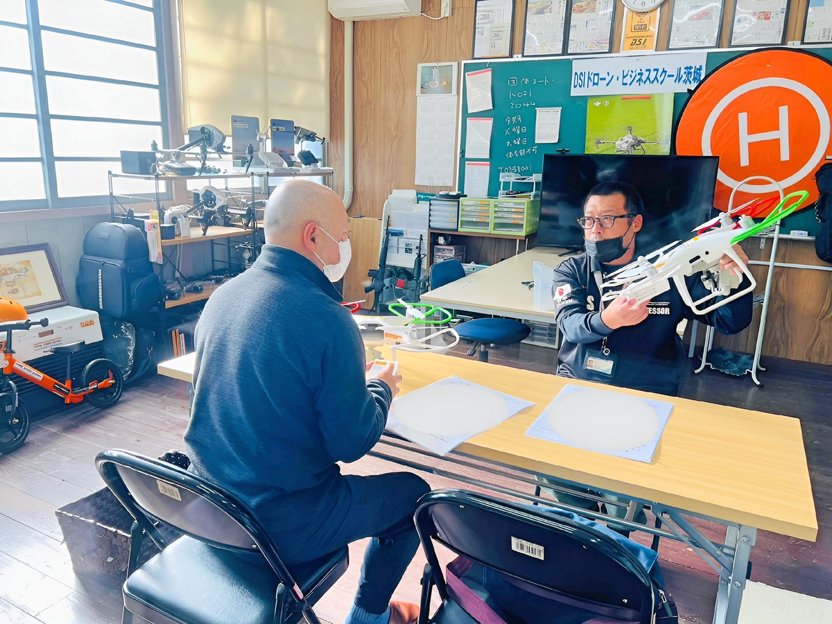 ドローンの機動性や特長を解説。飛行前点検は必須