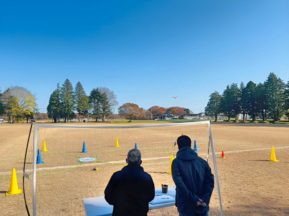 高度変化スクエア飛行。教官が手解きしています