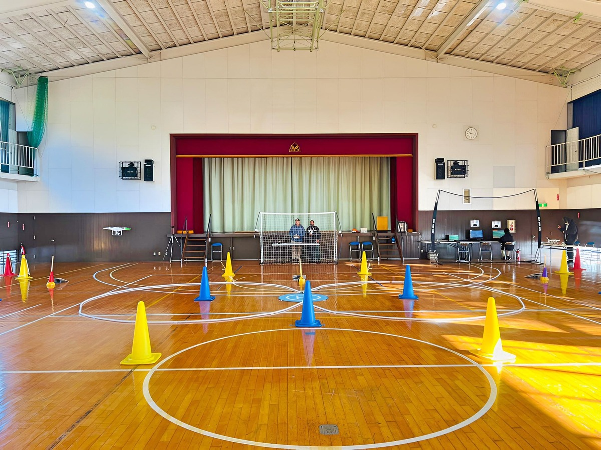 二等の難操舵は8の字飛行。1.5mをサークル操舵します