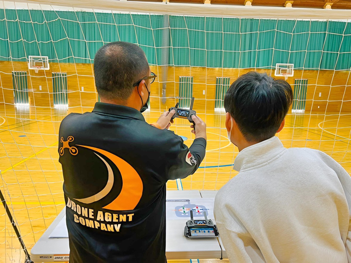 ドローン機動性を解説。皆さん真剣そのものです