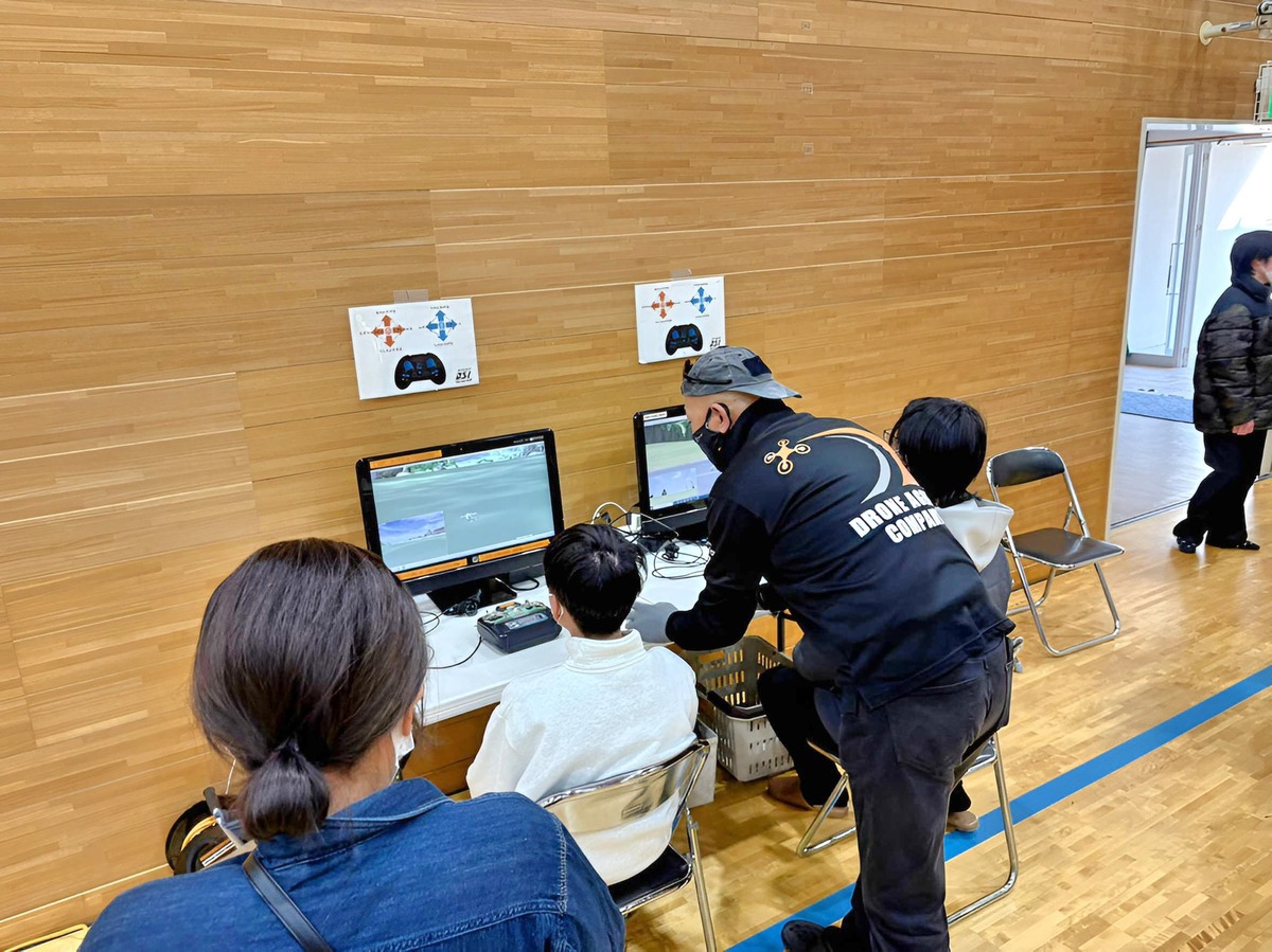 ドローン操舵方法をシュミレーターで学習します