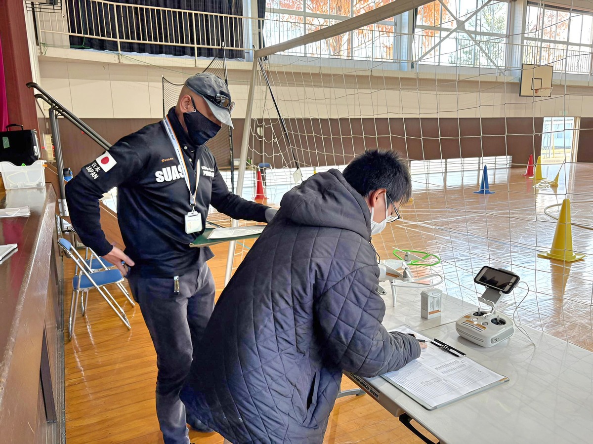 「日常点検記録」「飛行後記録」の記入。義務です