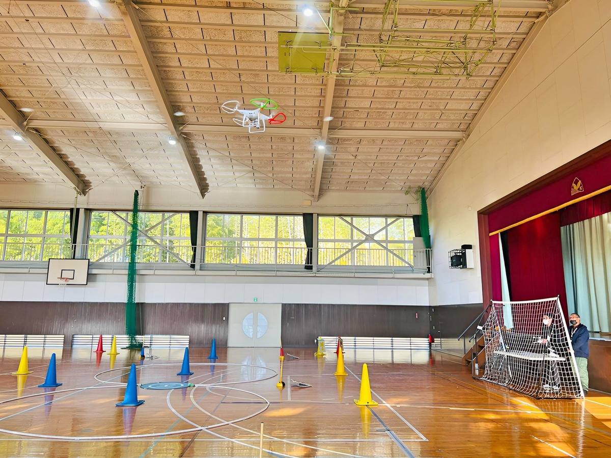 3.5mスクエア飛行訓練。対面飛行は逆操舵です