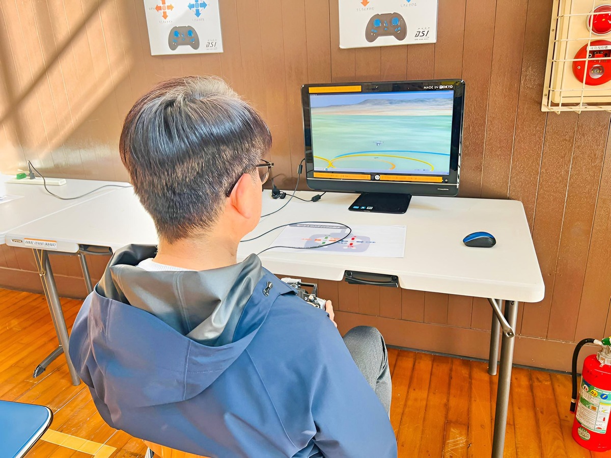 8の字は飛行にはシュミレーターが最適。難操舵です